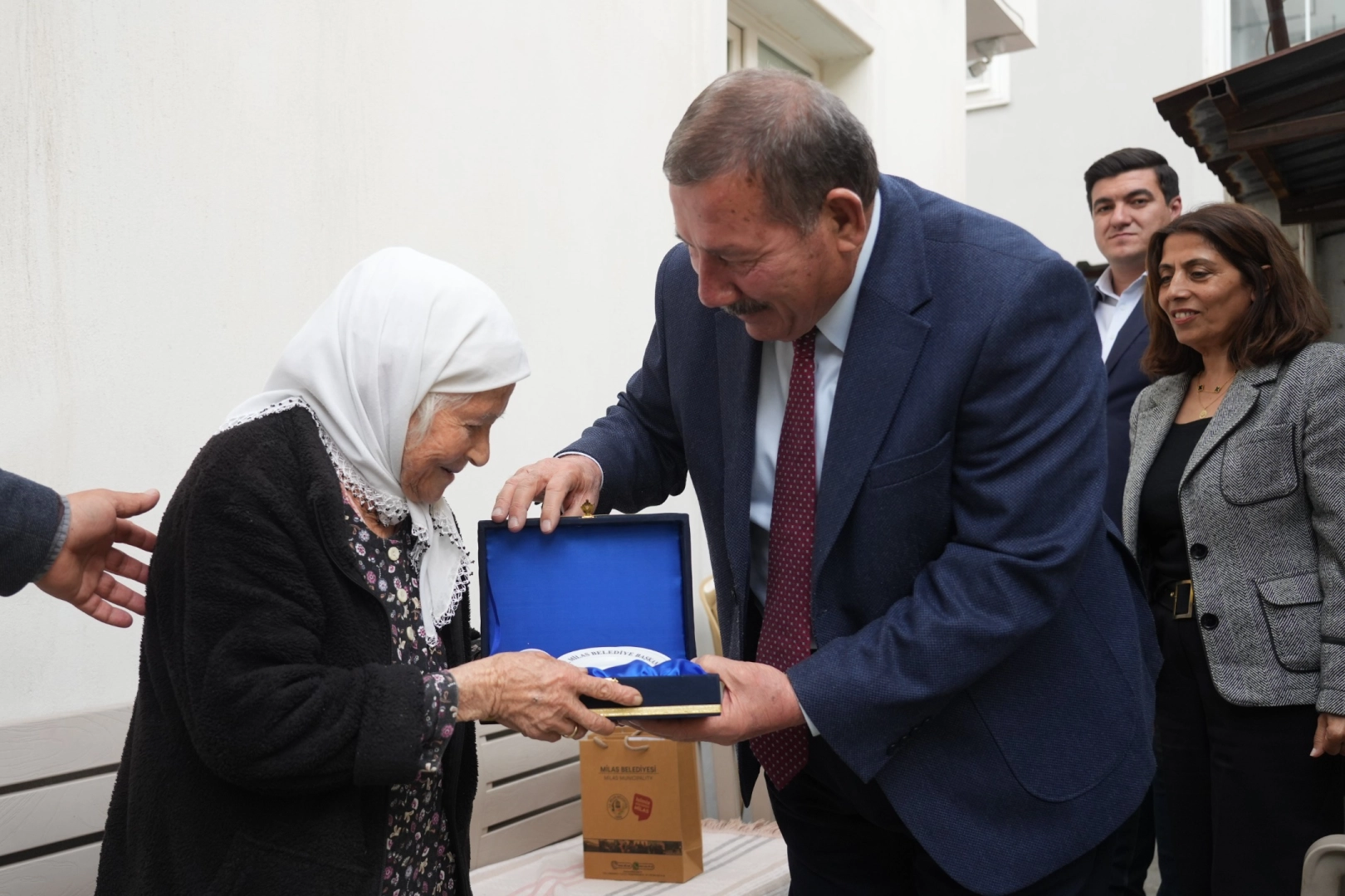Milas’ta Yaşlılar Haftası’nda Anlamlı Ziyaret: Asırlık Çınarlar Unutulmadı