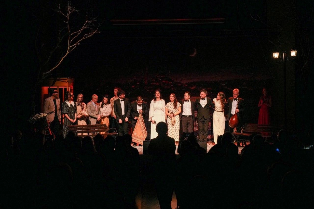 AKM’de “İstanbul Şarkıcısı” Gecesi: Ezgi Köker’den Unutulmaz Konser