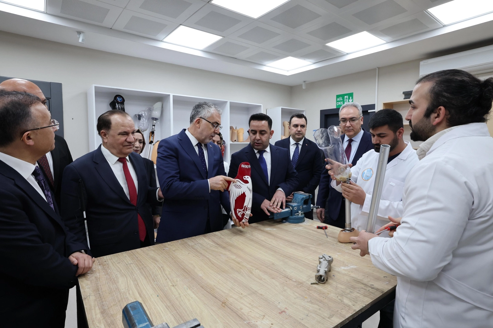 Bakan Işıkhan’dan Gaziantep’te Örnek Projeye Ziyaret: Protez Merkezi İncelendi