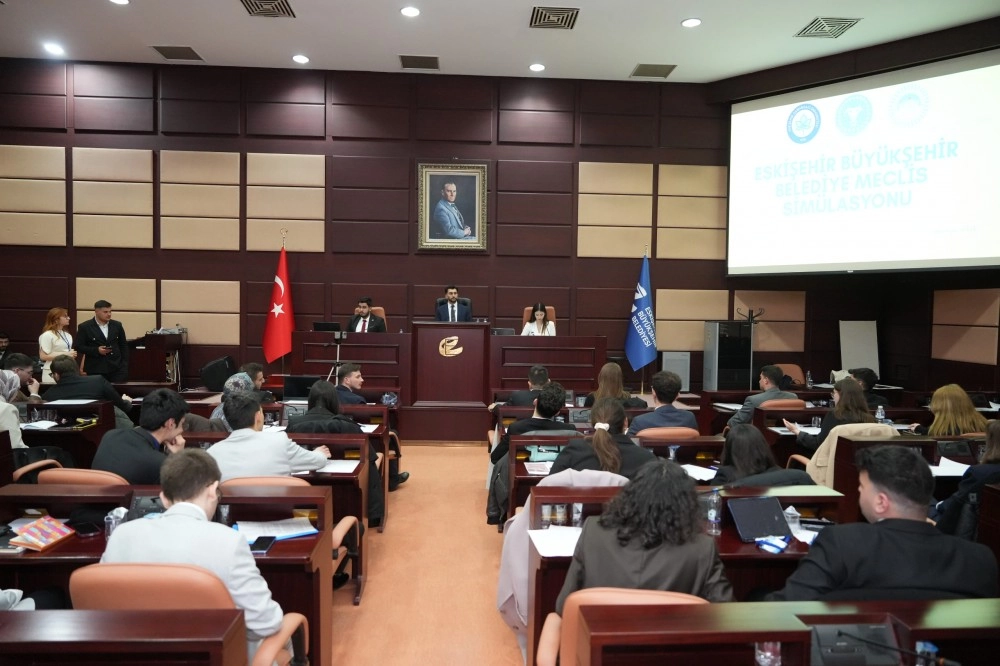 Eskişehir’de Gençlerden “Meclis Simülasyonu”: Yerel Yönetimi Bizzat Deneyimlediler