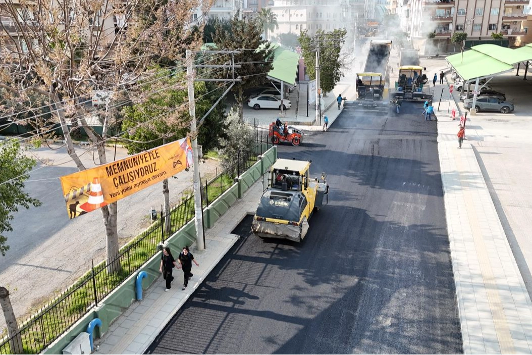 Mersin’de Yollarda Konfor Artıyor: Asfalt ve Kaldırım Çalışmaları Sürüyor