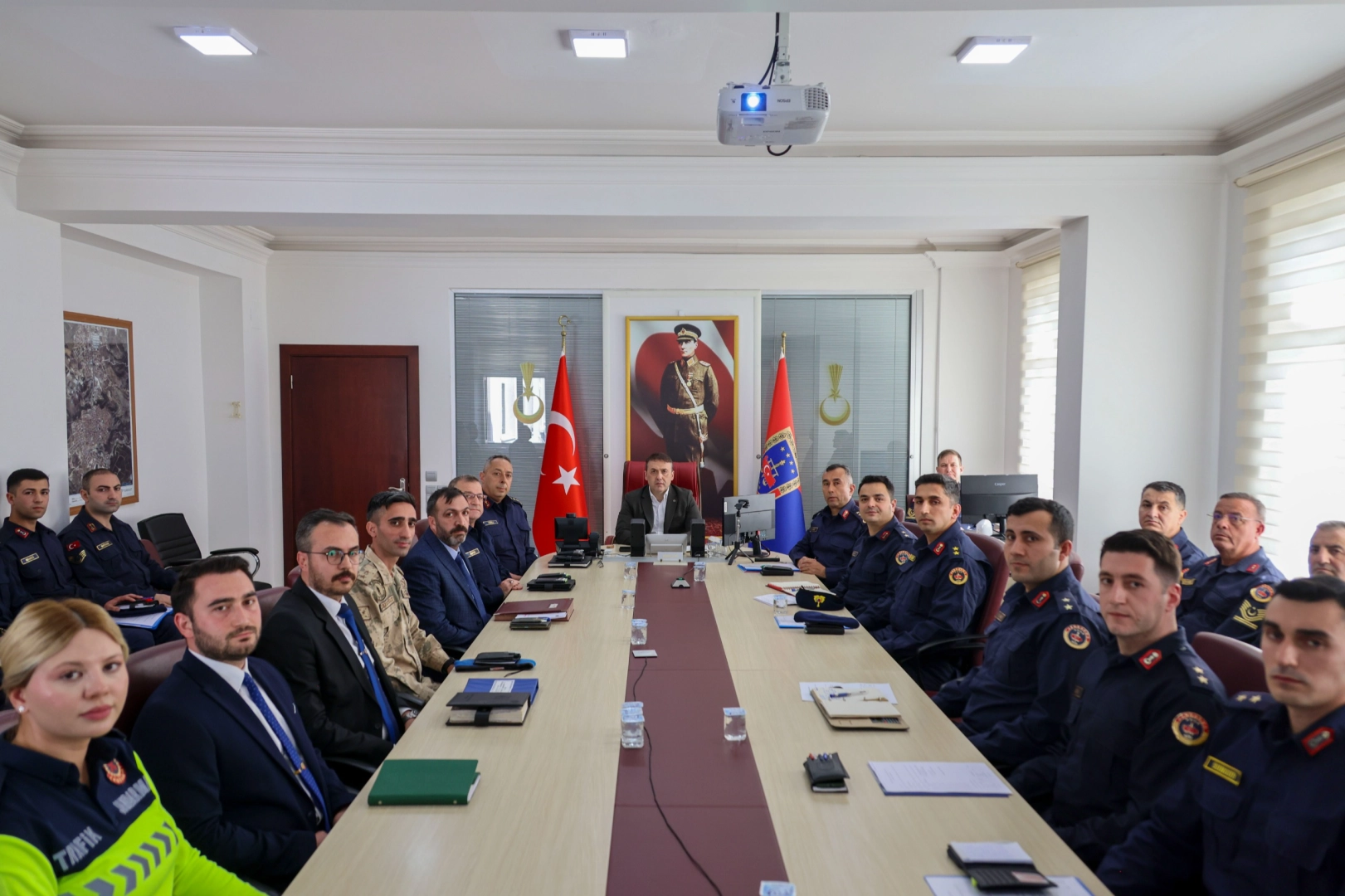 Bilecik Valisi Faik Oktay Sözer, İl Jandarma Komutanlığı’nı Ziyaret Etti