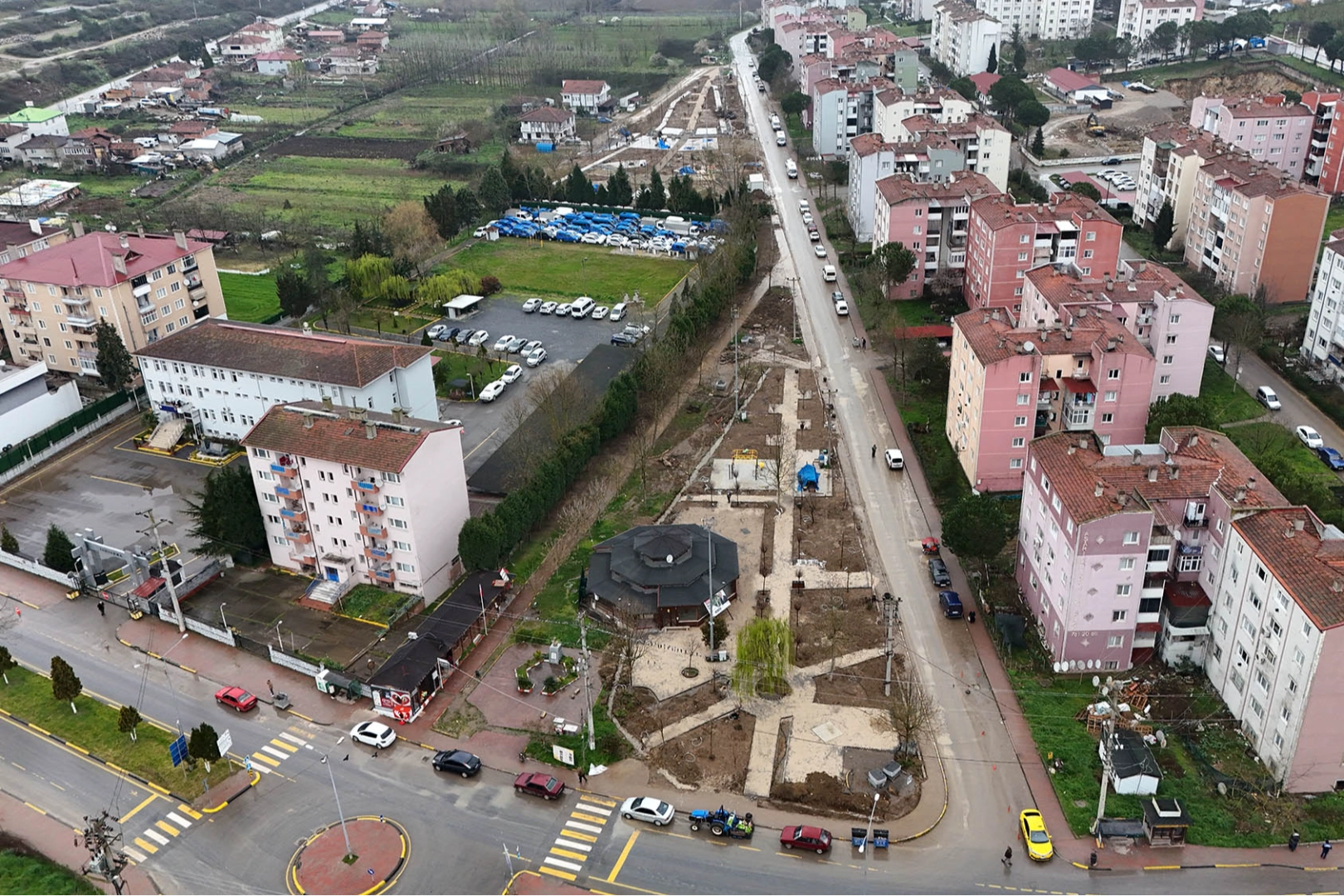 Ferizli’ye Yeni Sosyal Yaşam Alanı: Atatürk Parkı’nda Çalışmalar %80 Tamamlandı