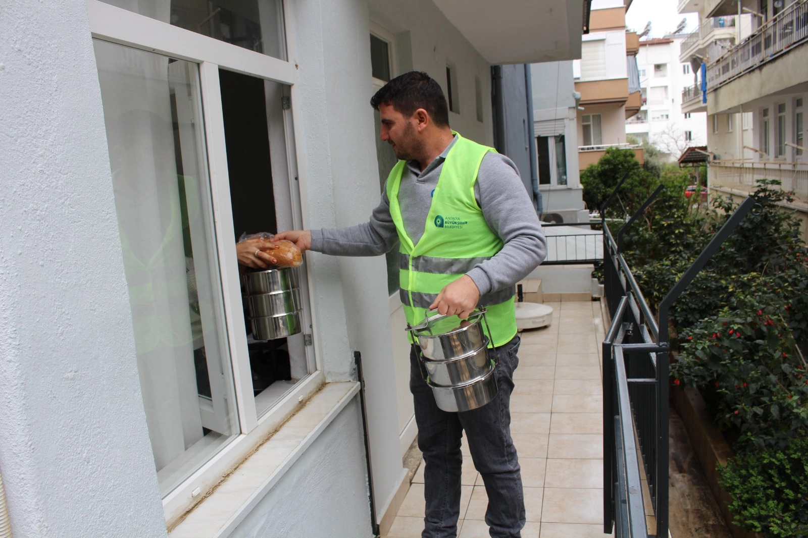 Manavgat Aşevi’nden Binlerce Kişiye Sıcak Yemek Desteği