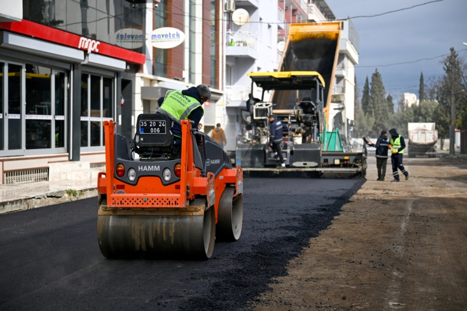 Bornova’da Yol Seferberliği: 9 Ekip Sahada, Hedef Daha Konforlu Ulaşım