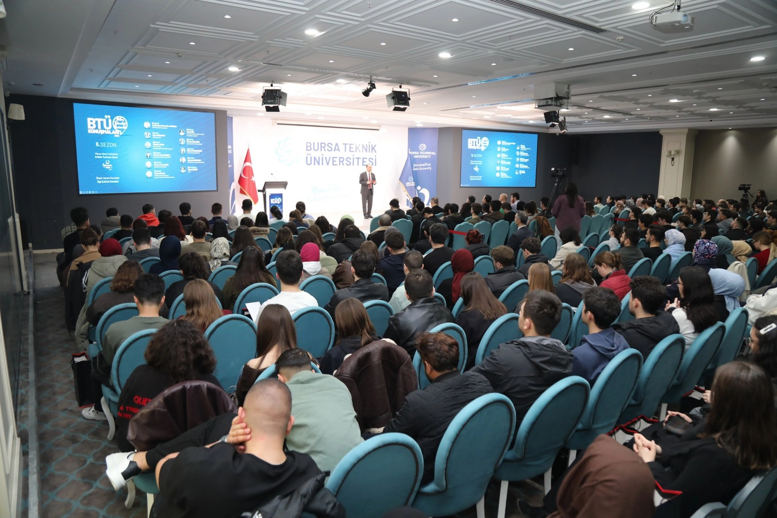 BTÜ Konuşmaları’nda Abdullah Aydın’dan Gençlere Tavsiye: “Zamanın Ruhunu Yakalayın”