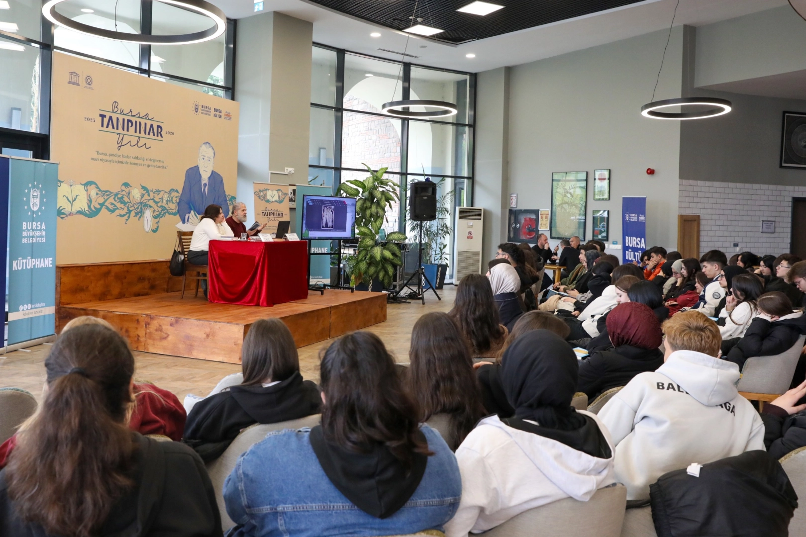 Bursa’da Tanpınar Söyleşisi: Edebiyatın Derin Dünyası Masaya Yatırıldı