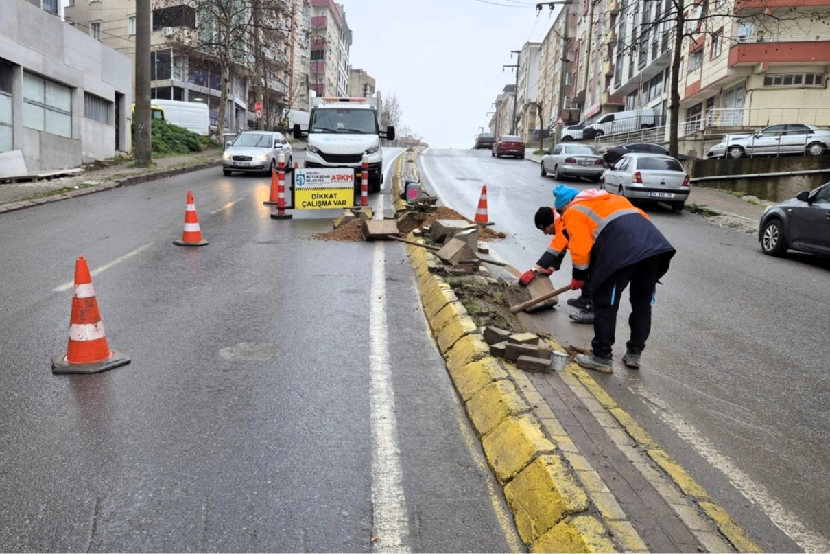 Kocaeli’de Kaldırımlar Yenileniyor: Yaya Ulaşımında Güvenlik ve Konfor Artıyor