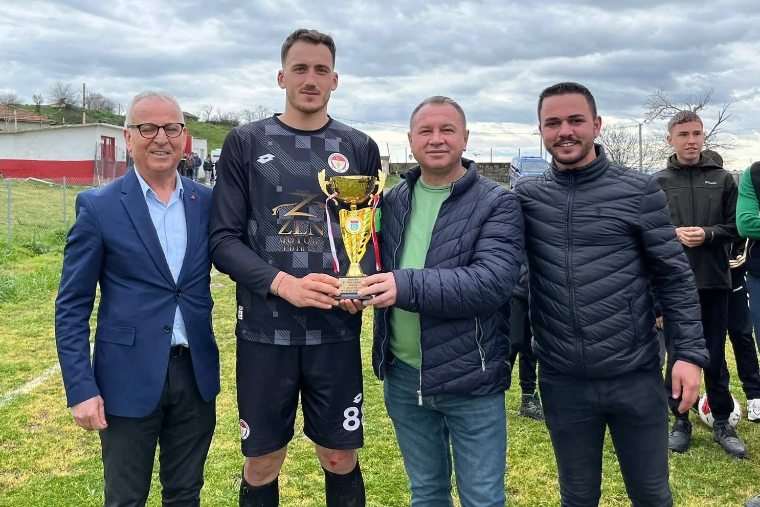Yenikarpuzluspor Şampiyonluğu Erken İlan Etti: Kupa Coşkusu Yaşandı