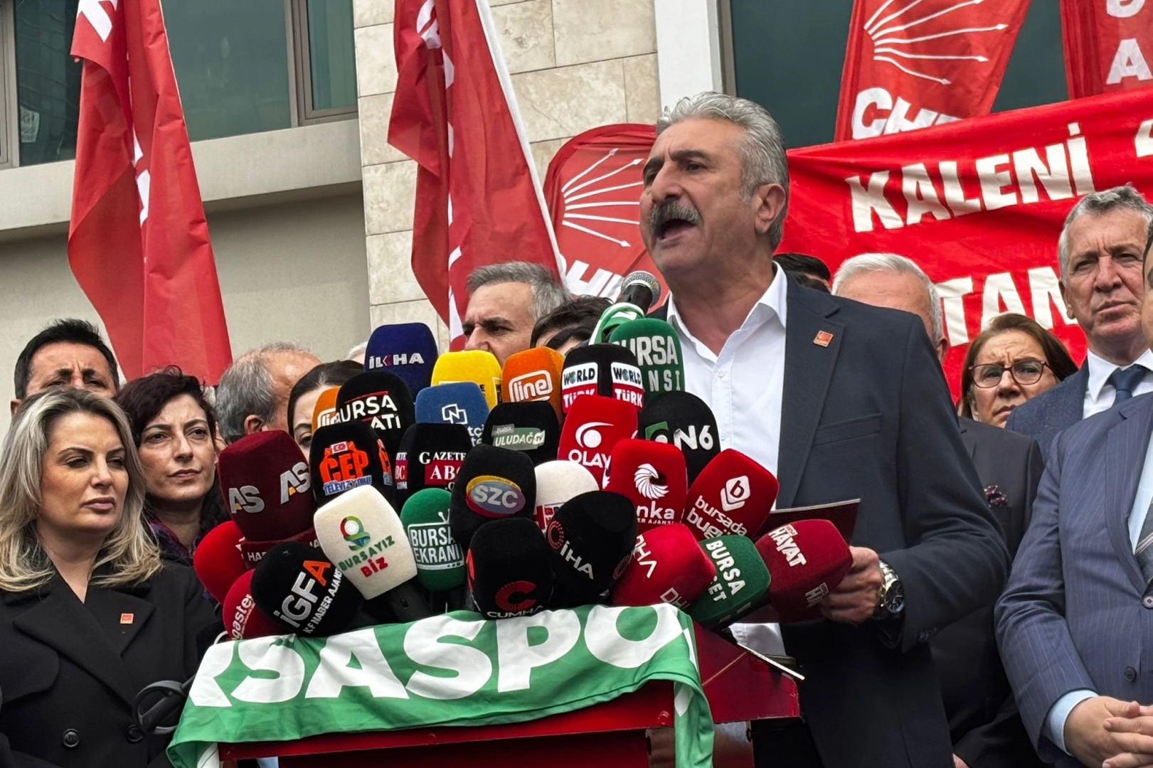 Bursa’da Belediye Önünde Tepki: “Halkın İradesine Müdahale”
