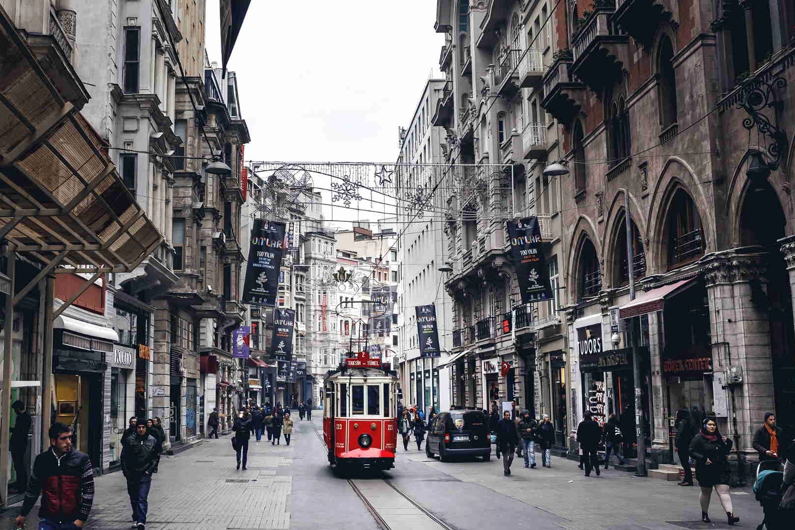 İstanbul’un Alışveriş Caddeleri Raporu Açıklandı: Turist Etkisi Belirleyici Oldu
