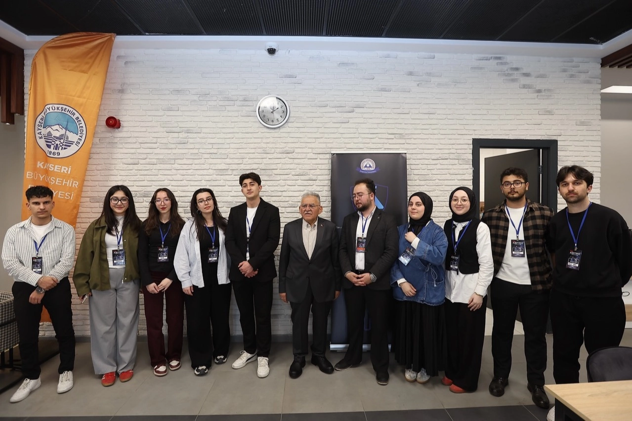 Kayseri’de Astro Hackathon Heyecanı: Gençler Uzay ve Teknolojide Yarıştı