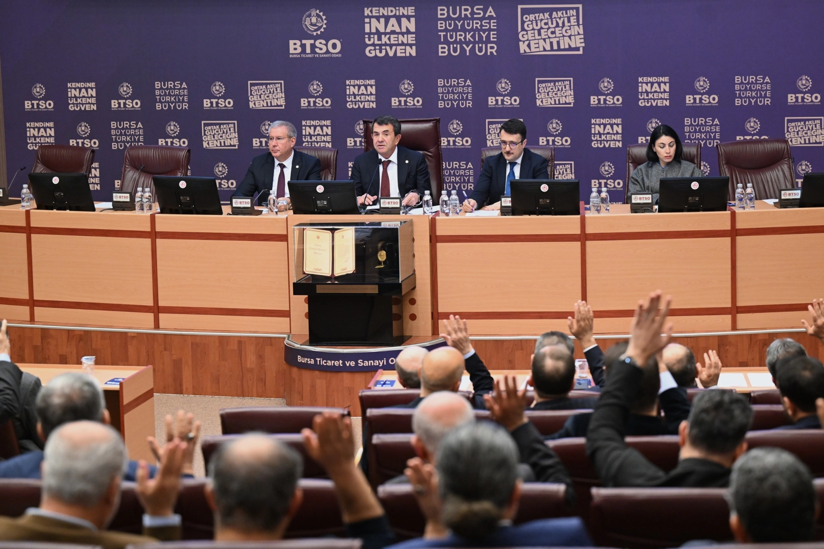BTSO’da Kritik Zirve: Ekonomi, Küresel Riskler ve Gelecek Stratejileri Masaya Yatırıldı