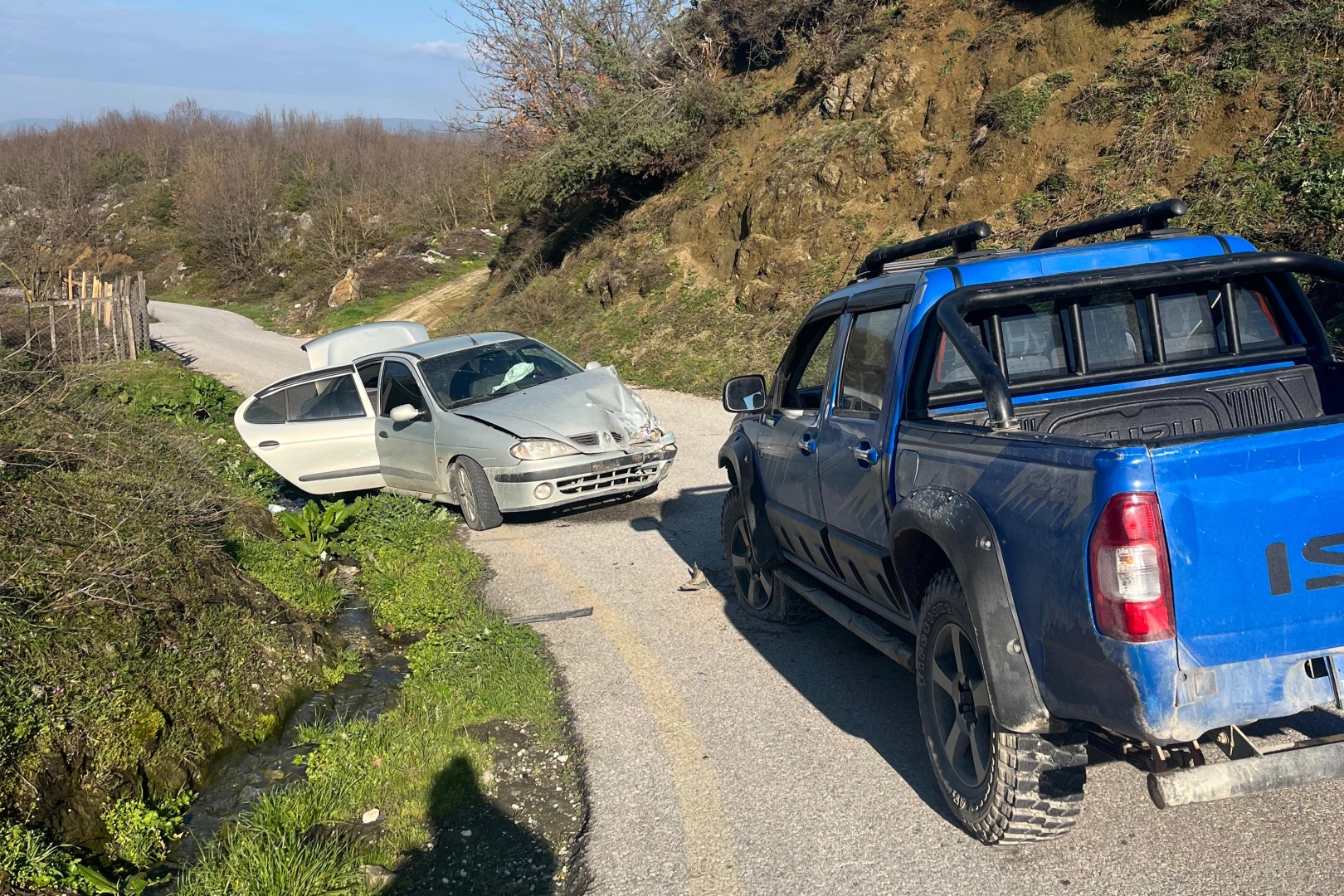 Düzce’de Trafik Kazası: İki Araç Çarpıştı, 3 Kişi Yaralandı