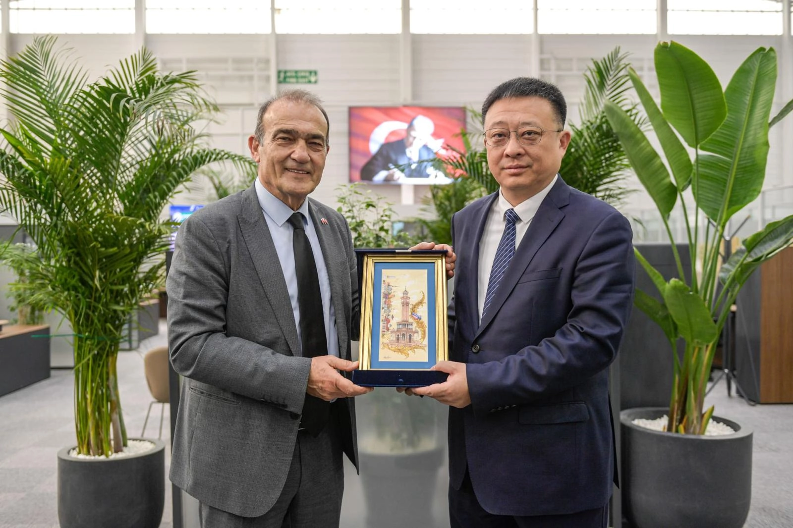 İzmir ile Qingdao Arasında İş Birliği Köprüsü Güçleniyor
