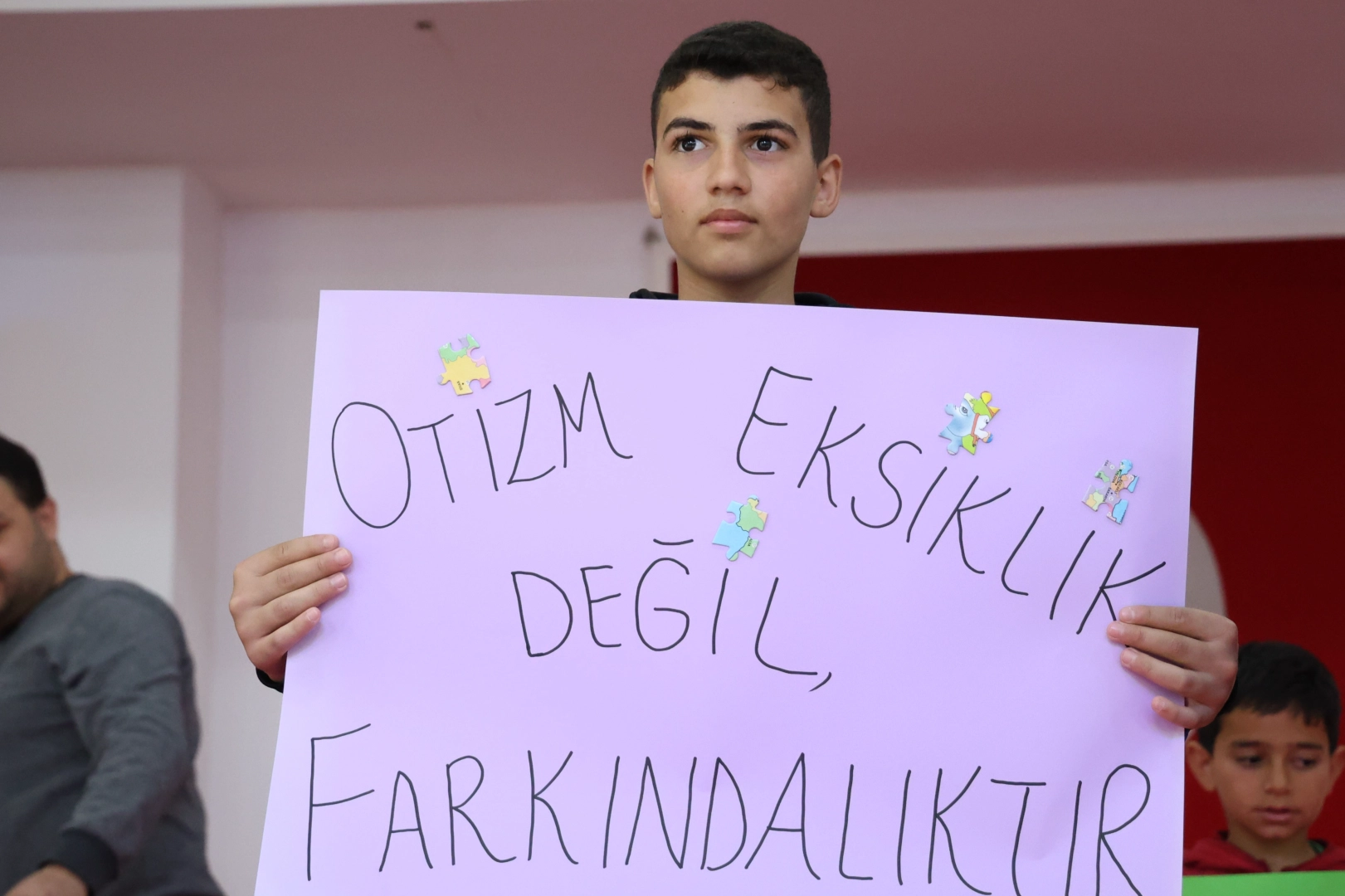 Antalya’da Otizm Farkındalık Günü: Özel Bireylerden Duygu Dolu Gösteriler