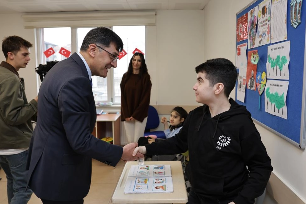 Başkan Kahveci’den Otizm Farkındalık Günü Ziyareti: “Otizm Bir Farklılıktır”