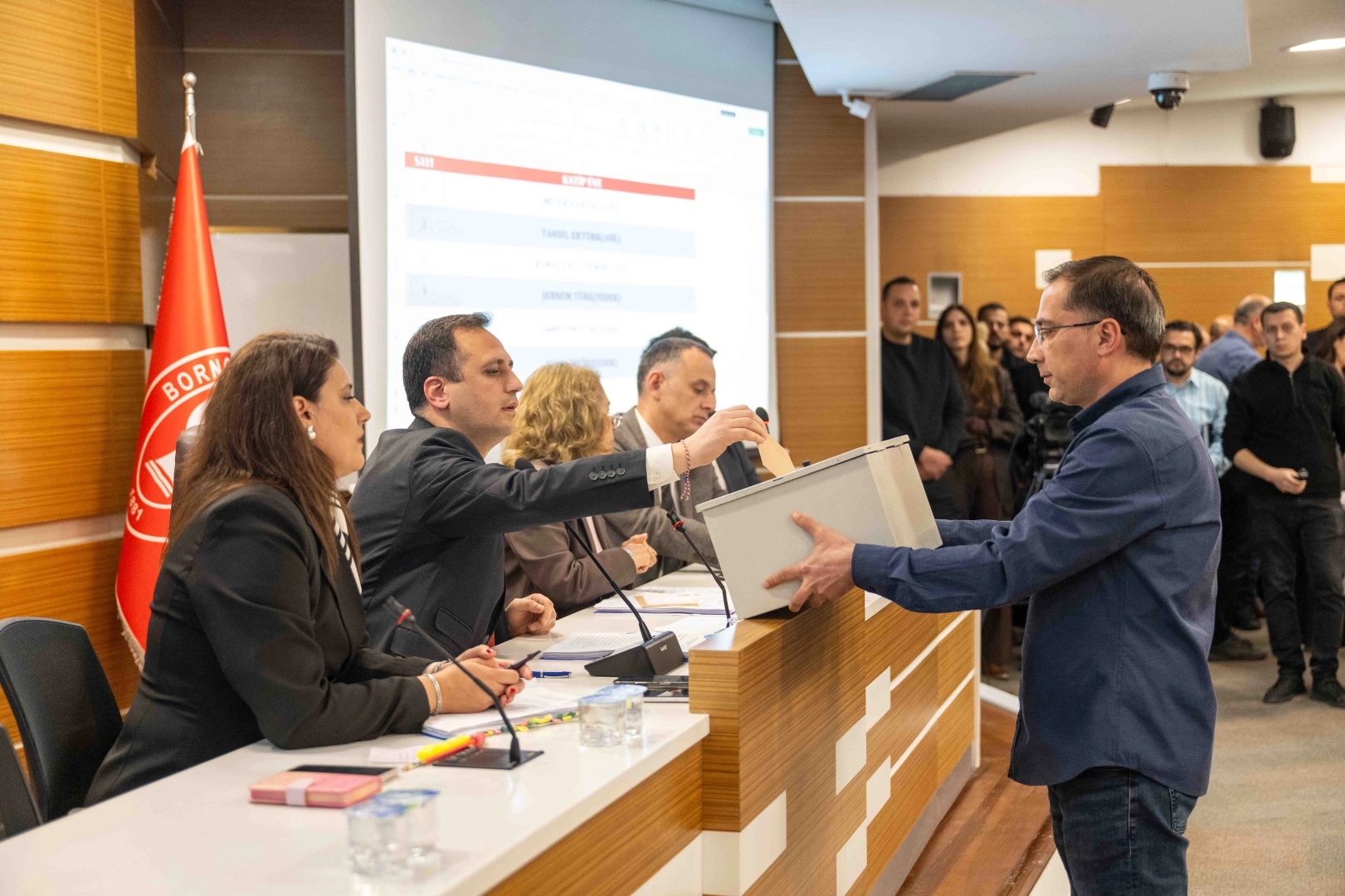 Bornova Meclisi’nde Yeni Dönem: Komisyonlar ve Yönetim Belirlendi