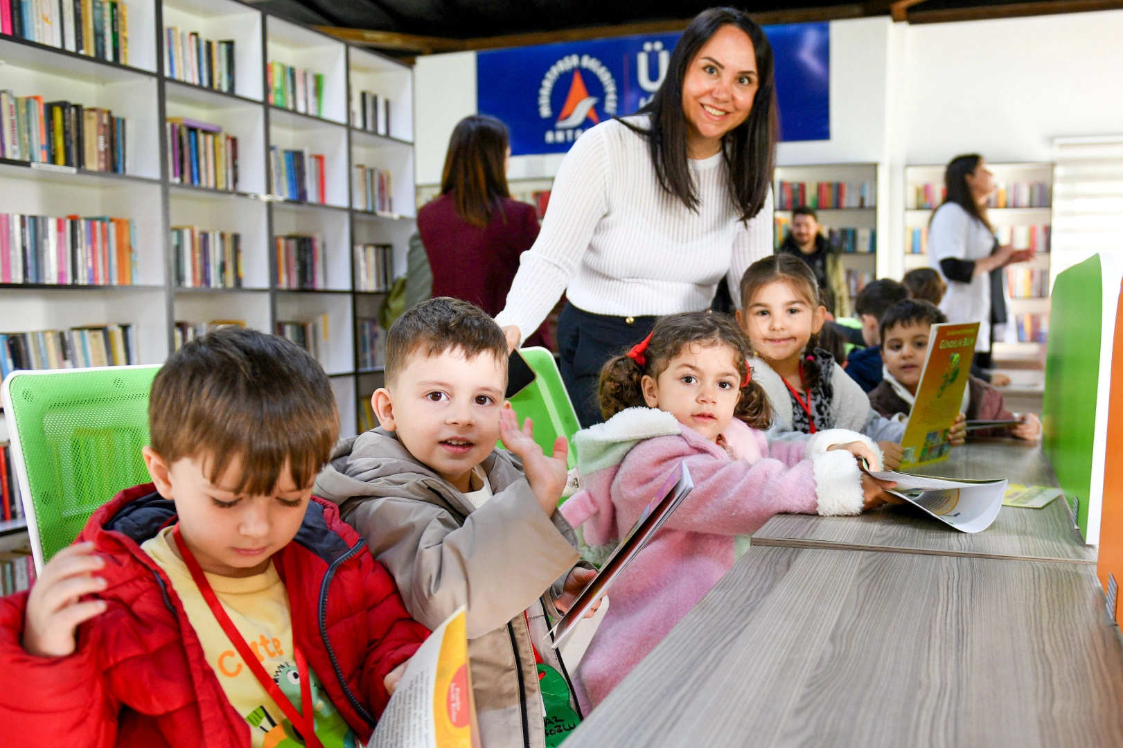Minikler Kütüphaneyle Tanıştı: Kitap Sevgisi Erken Yaşta Başladı