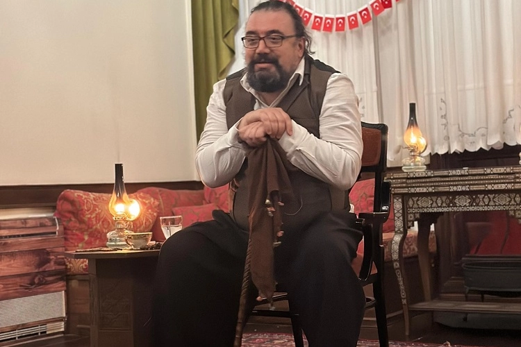 Son Meddahlardan B. Seçkin Kaymaz: “Meddahlık Sahiciliğin Sanatıdır”