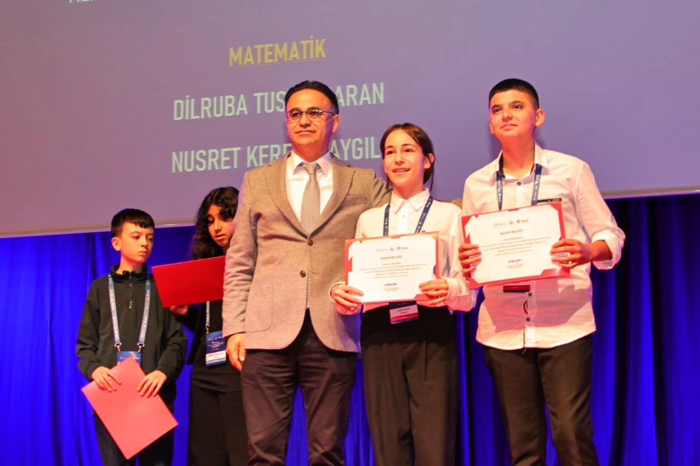 TÜBİTAK 2204-B İzmir Bölge Yarışması Sona Erdi: Genç Bilim İnsanları Final Yolunda