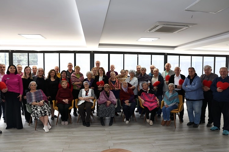 “Kalpten İlmekler İyilik Sahnesinde” ile Nilüferli Kadınlardan Huzurevine Destek