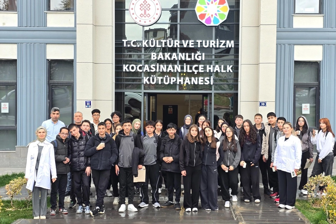 Kocasinan’da Gençlere Kitap Tahlili ve Hediye: Kütüphane Haftası’nda Anlamlı Etkinlik