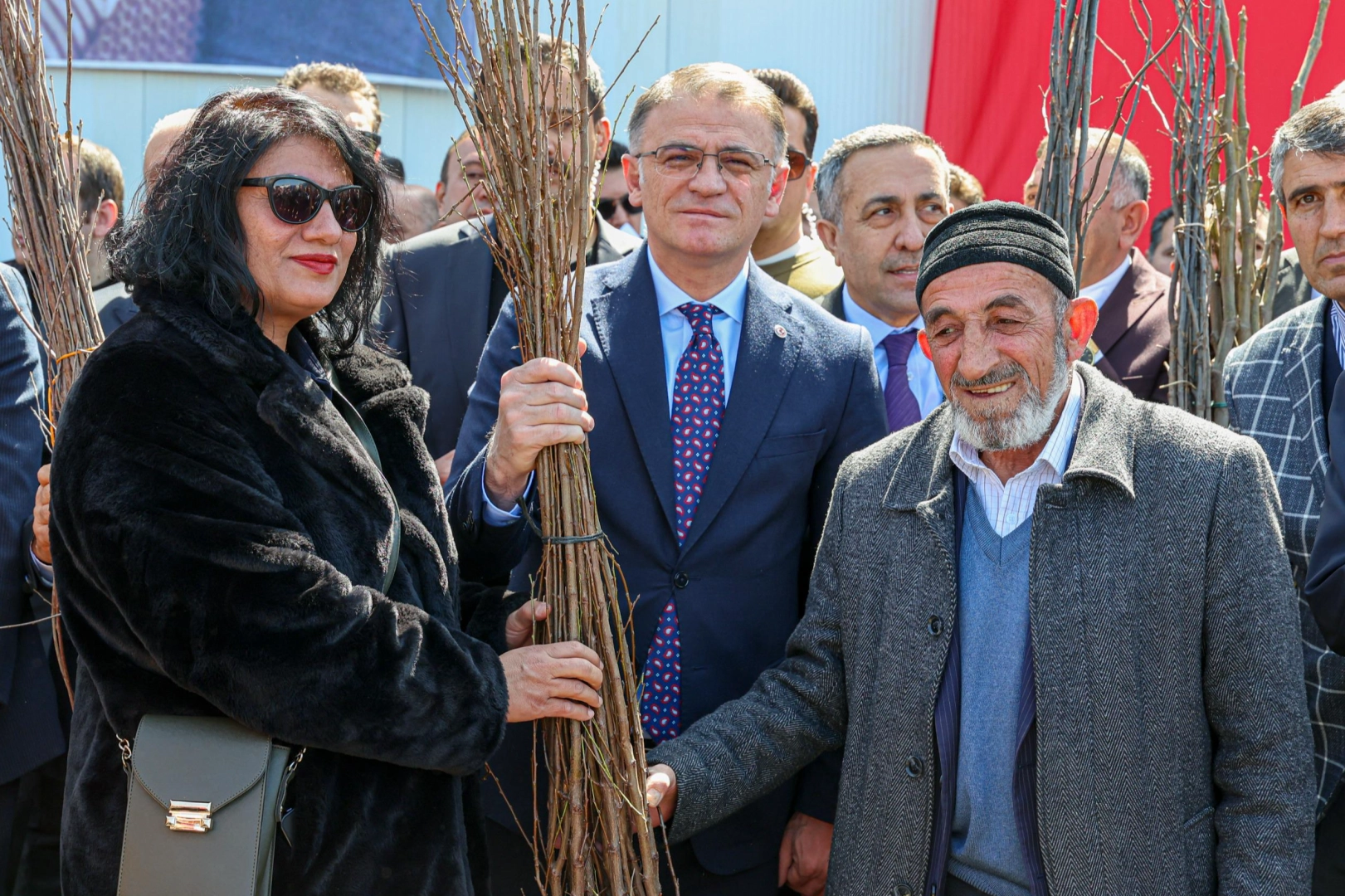 Van’da “Fidan Projesi” Kapsamında 650 Bin Meyve Fidanı Çiftçilerle Buluştu