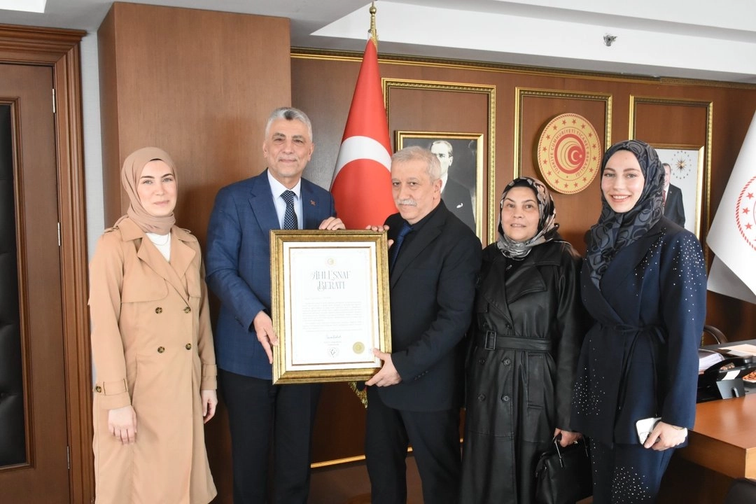 Bakan Bolat’tan Örnek Esnafa Ödül: “Ahi Esnaf Beratı” Takdim Edildi