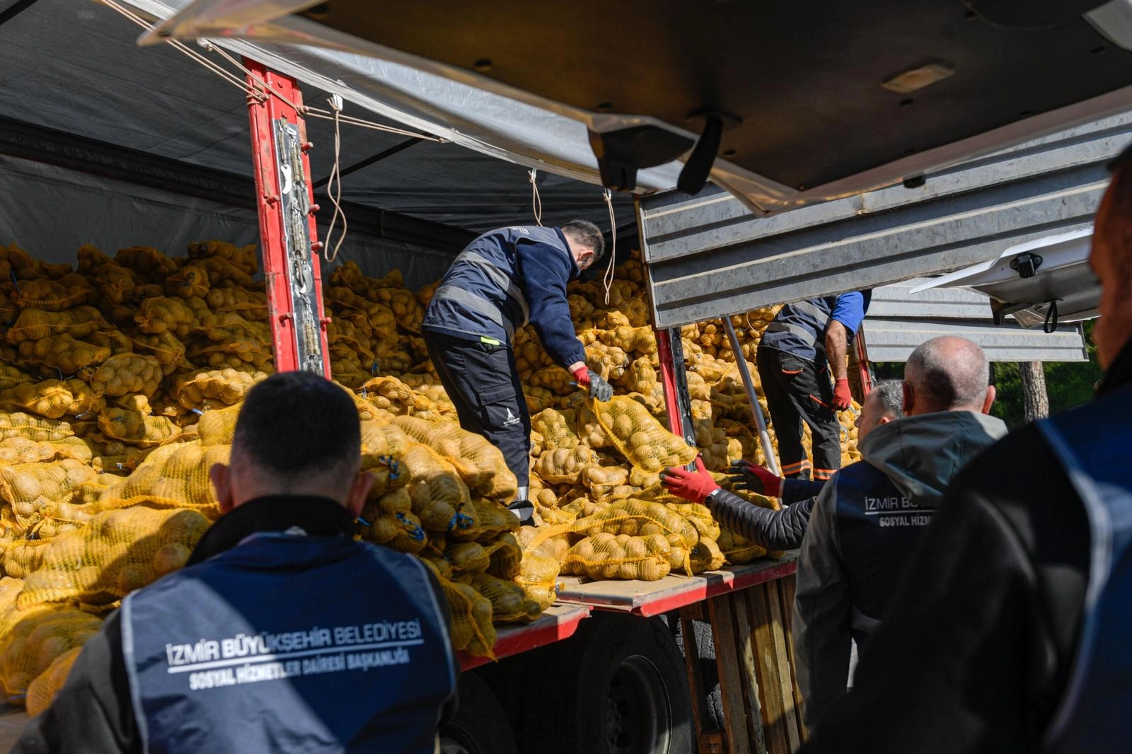 İzmir Büyükşehir Belediyesi Ödemişli Üreticiye 300 Ton Patates Desteği Sağladı