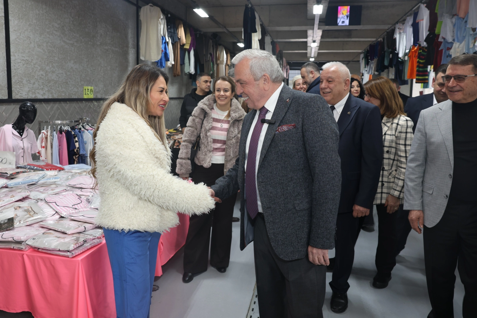 Nilüfer’de Yeni Giyim Pazarı Açıldı: Balat Pazarı Hizmete Girdi