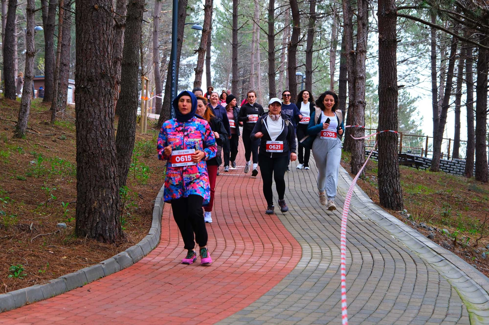 Sakarya’da Bahar Koşusu Coşkusu: 700 Sporcu Huzur Koridoru’nda Buluştu