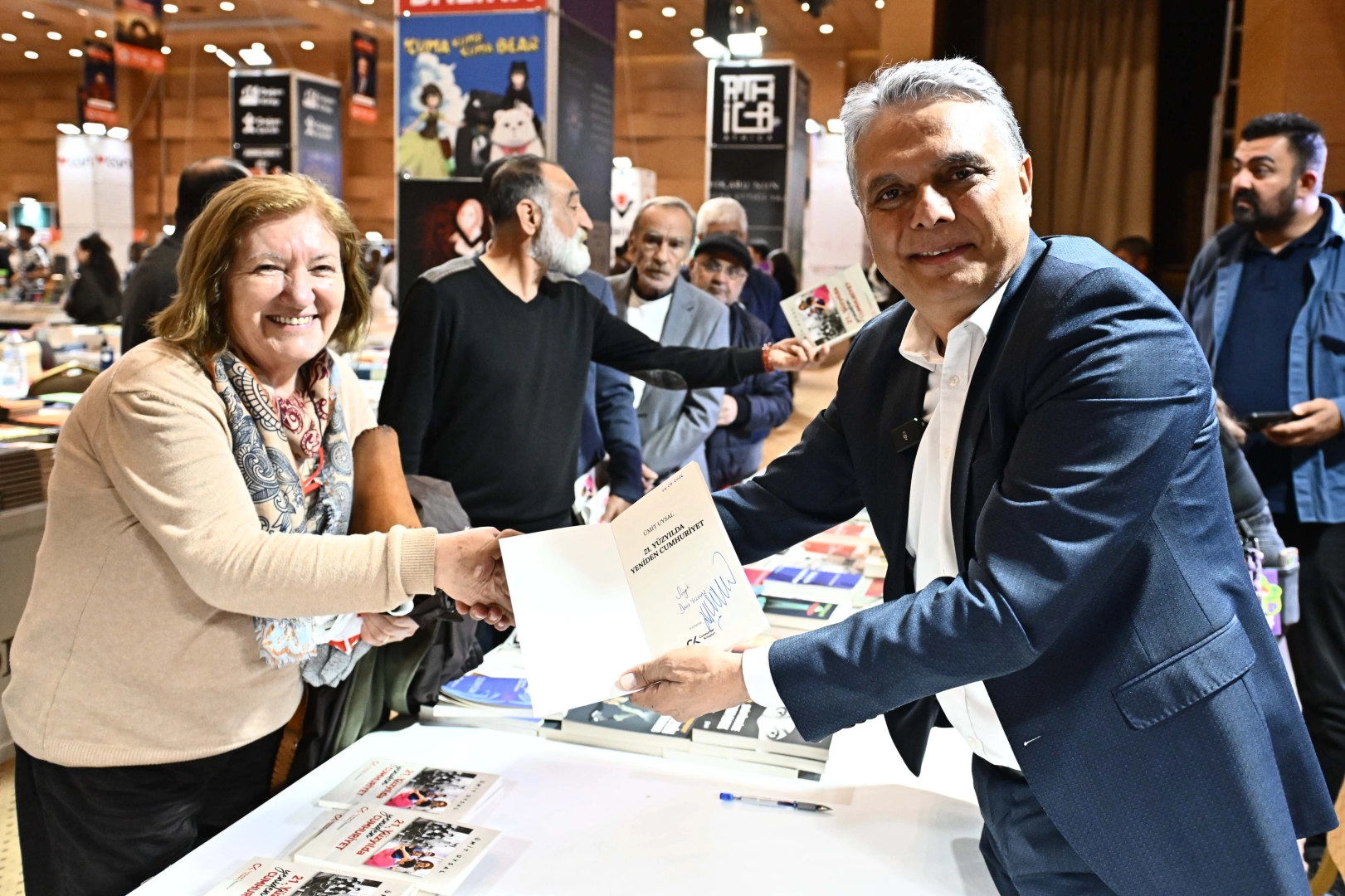 Ümit Uysal’dan Kepez Kitap Fuarı’nda Birlik Çağrısı: “Toplumsal Kenetlenme Şart”