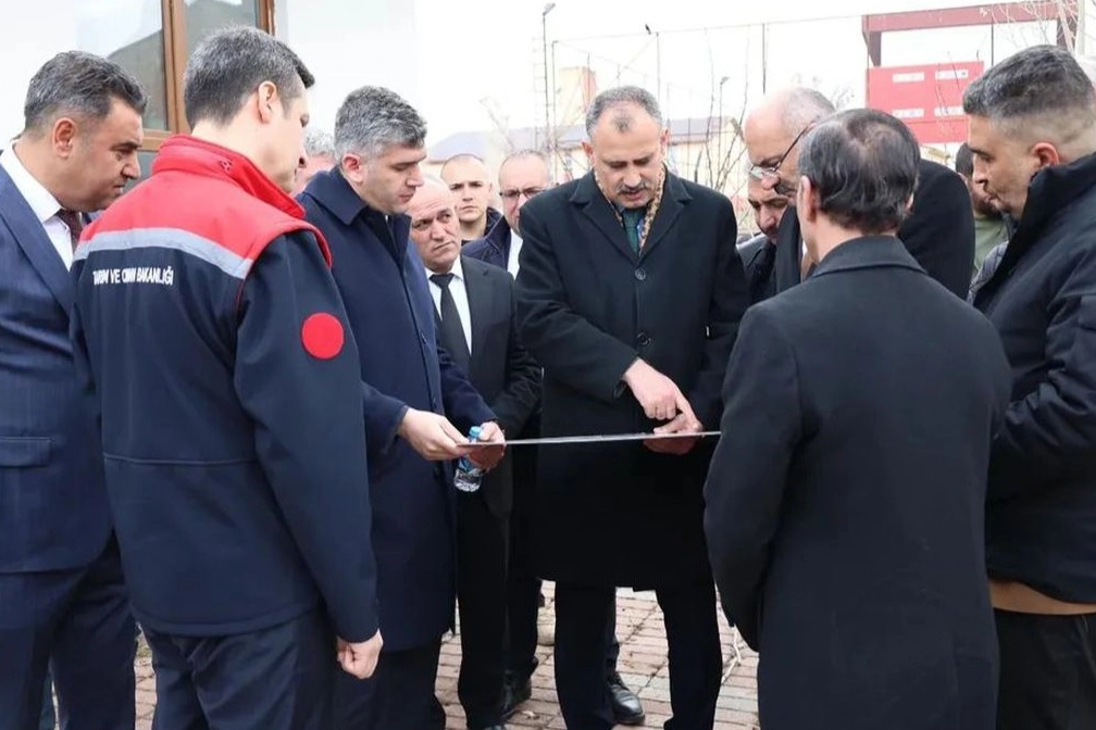 Ağrı Valisi Bozkurt Sahada: Sağlıktan Eğitime Yoğun Mesai