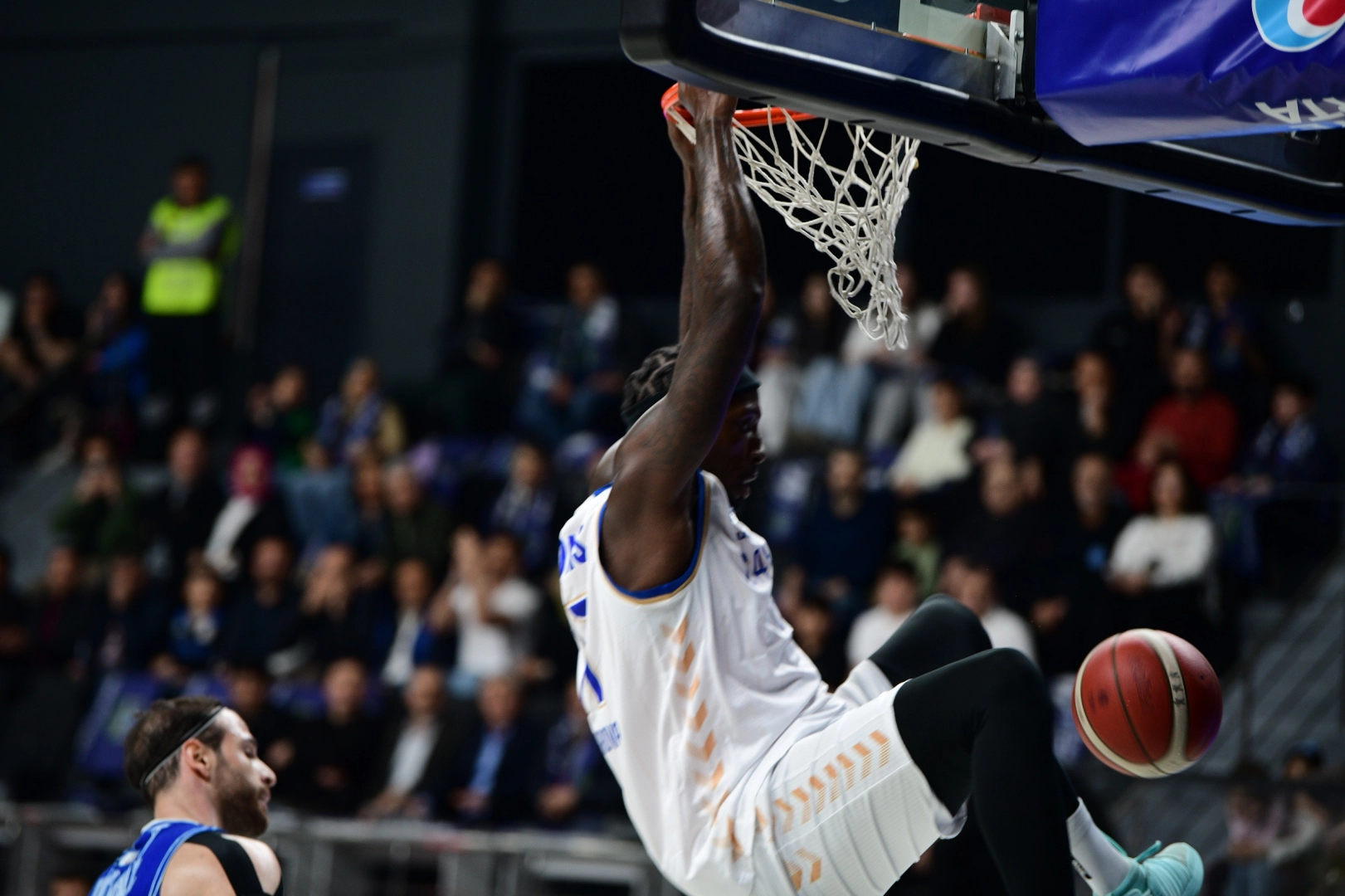 Çayırova Belediyesi’nden Şampiyonluk Yolunda Farklı Galibiyet: 102-71
