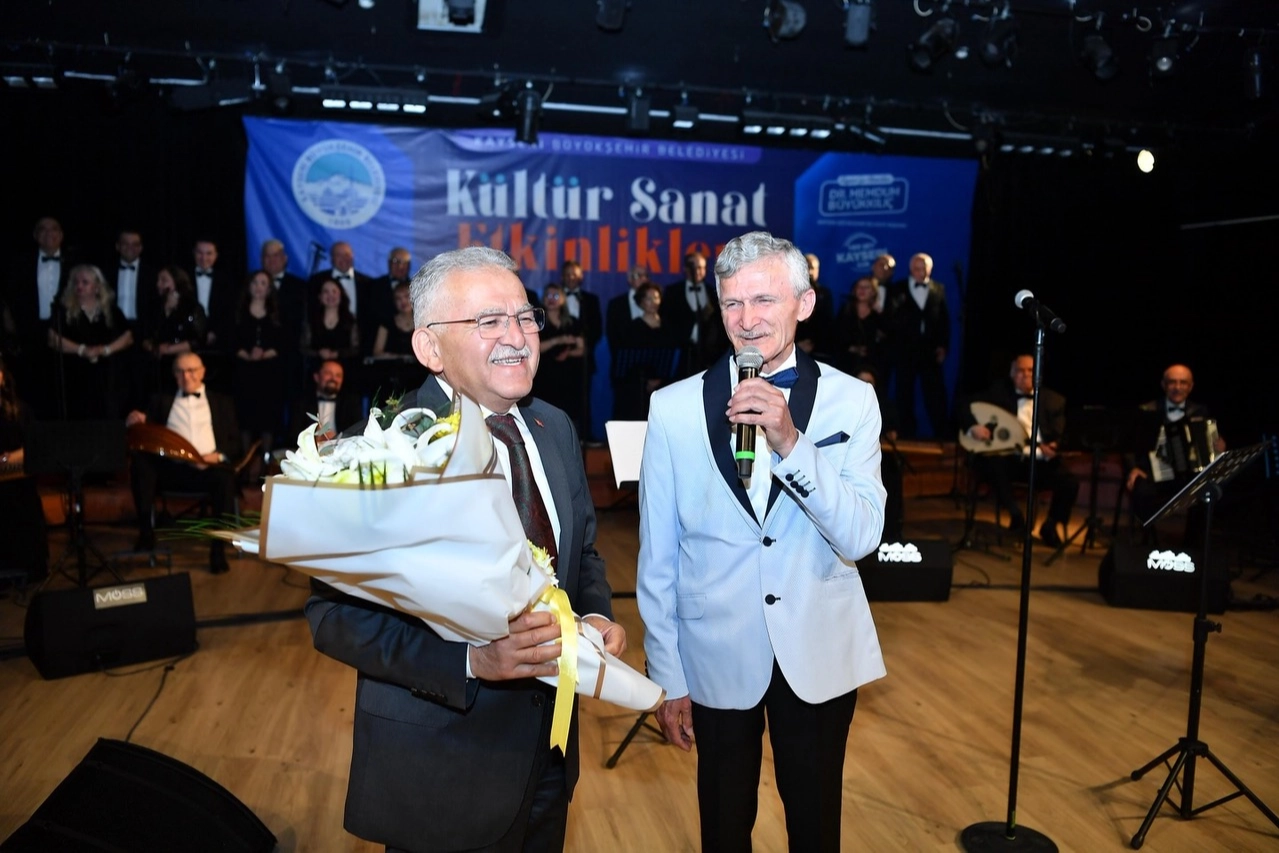 Kayseri’de Türk Sanat Müziği Rüzgârı: Kent Korosu Konseri Büyük İlgi Gördü