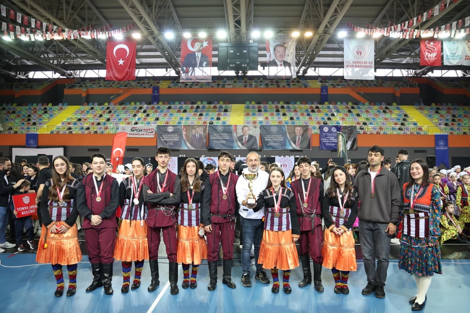 Trabzon’da Halk Oyunlarında Büyük Başarı: Büyükşehir Ekibi Çifte Şampiyon