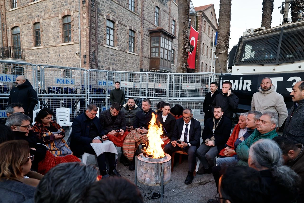 İzmir Büyükşehir Belediye Başkanı Cemil Tugay’dan Meslek Fabrikası Nöbeti