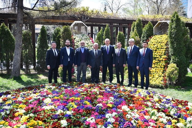 Kayseri’de Önemli Ziyaret: Çavuşoğlu’ndan Büyükşehir’e Övgü