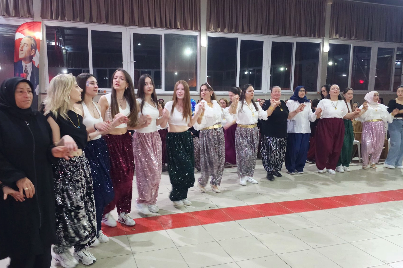 Lalapaşa’da Geleneksel “Şalvar Gecesi” Coşkusu