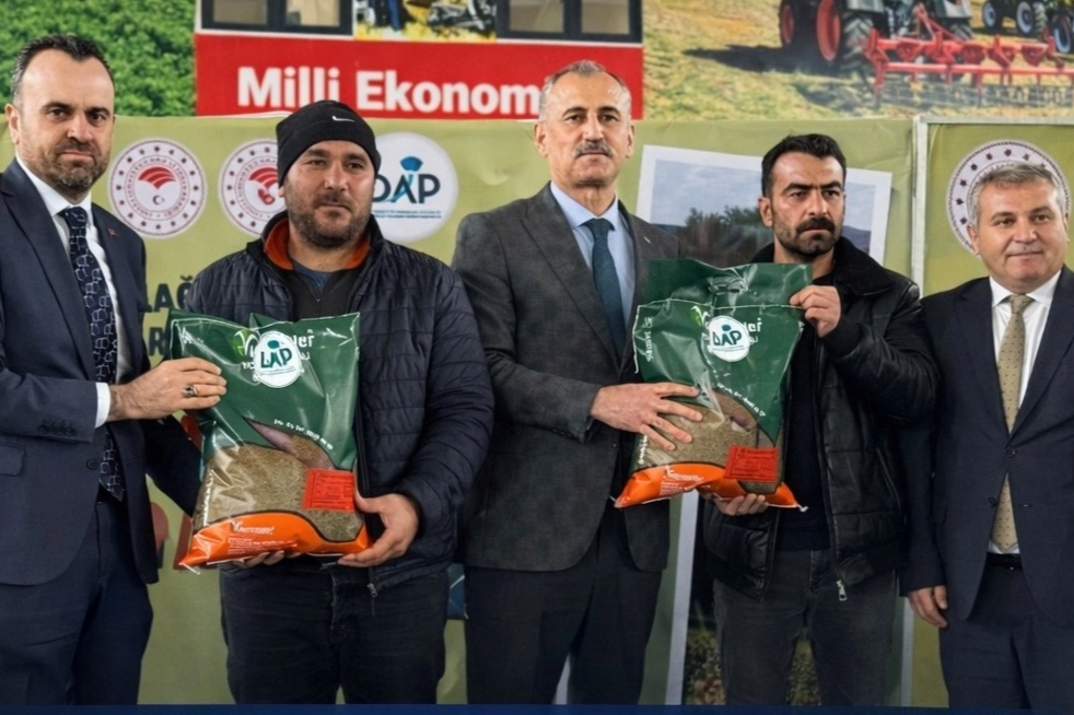 Ağrı’da Çiftçiye Büyük Destek: 44 Ton Yonca Tohumu Dağıtıldı