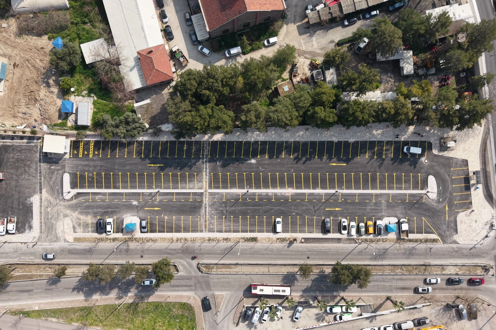 İzmir Konak’ta Gaziler Caddesi Yenilendi, 154 Araçlık Ücretsiz Otopark Açıldı