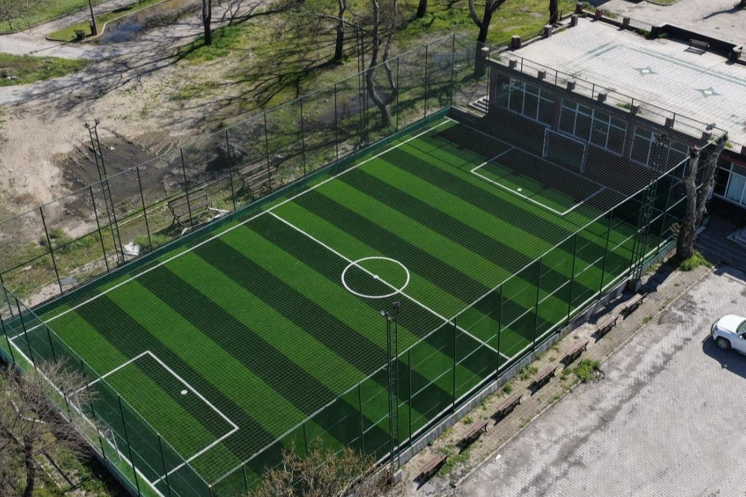 Balıkesir’de Mahallelere Yeni Spor Alanları: Halı Sahalar Yenileniyor