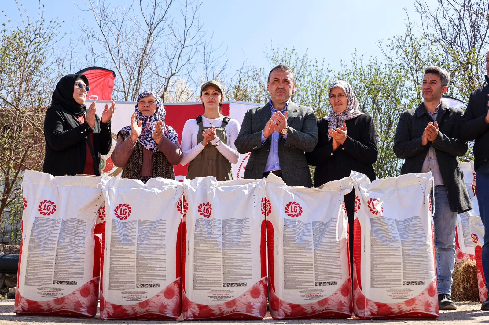 Bilecik’te Çiftçiye Büyük Destek: 30 Bin Dekar İçin Ayçiçeği Tohumu Dağıtıldı