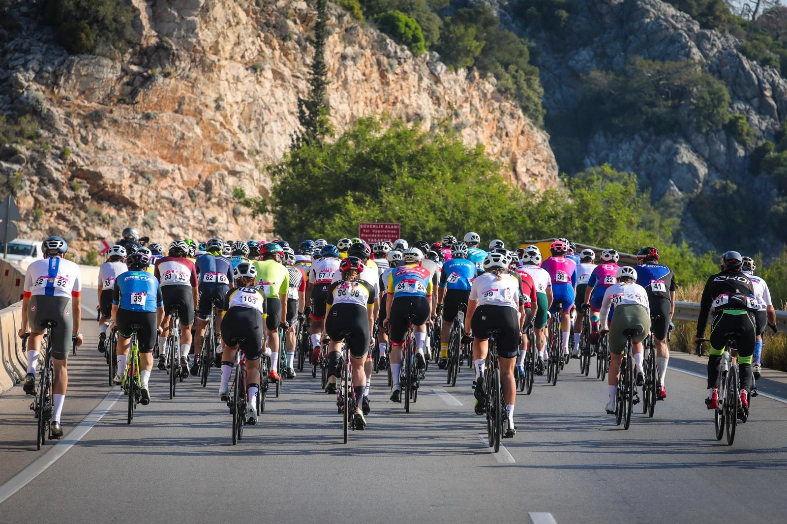 AKRA Gran Fondo Antalya Başlıyor: 15 Ülkeden Yüzlerce Sporcu Kemer’de Buluşacak
