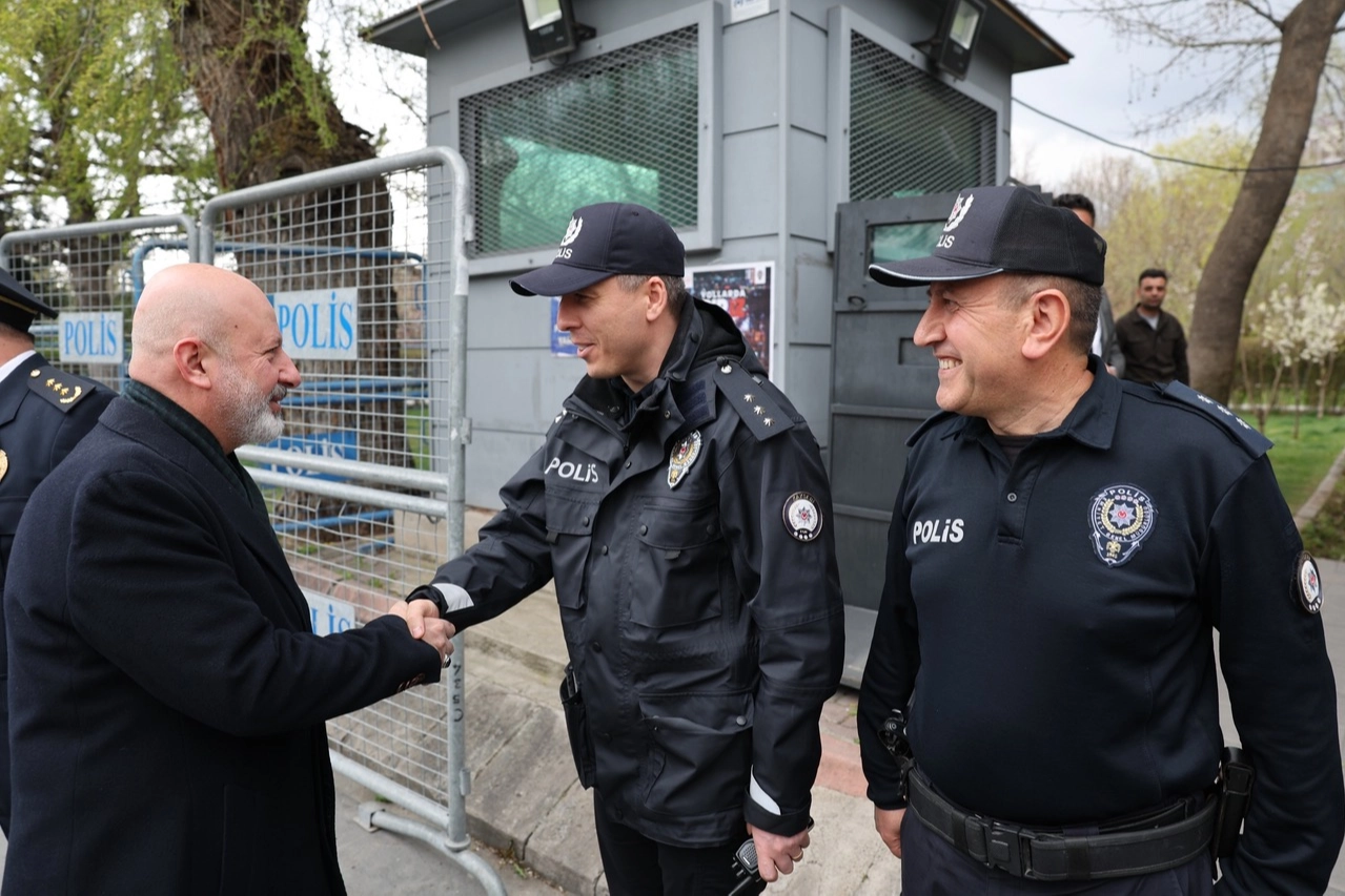 Başkan Çolakbayrakdar’dan Polis Haftası Ziyareti: Emniyet Mensuplarına Anlamlı Hediye