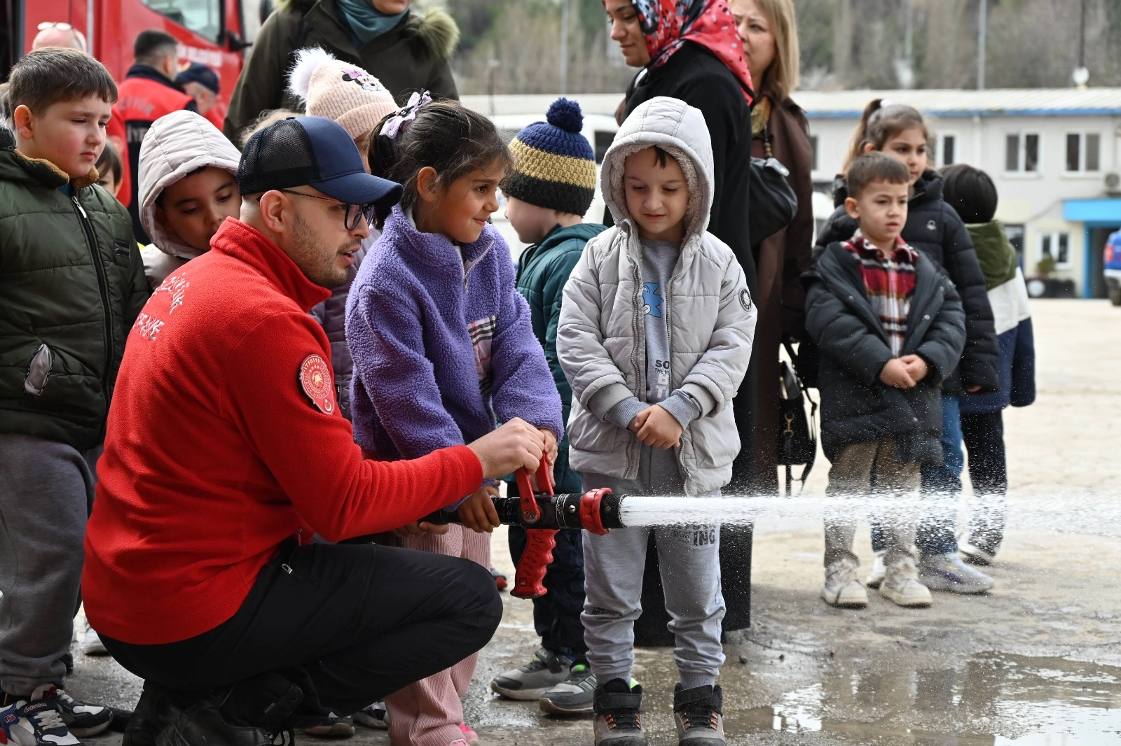 Bilecik’te Miniklere Yangın Eğitimi: İtfaiyeden Örnek Uygulama