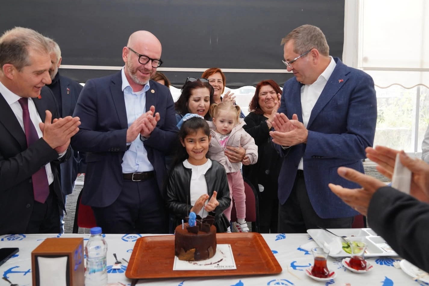 CHP Ayvalık’ta Aile Kahvaltısında Buluştu: Birlik ve Dayanışma Mesajı