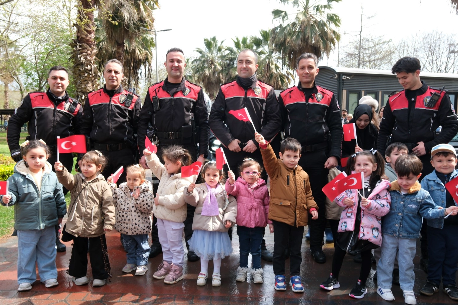 Lokomotif Çocuk Köyü’nde Polis Haftası Etkinliği: Minikler Yunus Ekipleriyle Buluştu