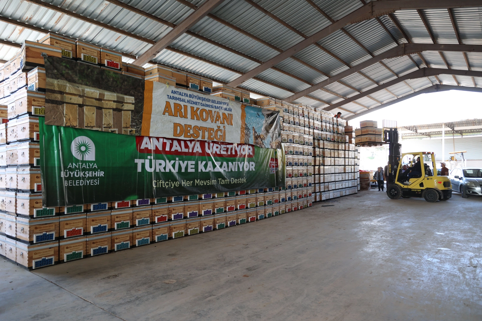 Antalya’da Arıcılığa Büyük Destek: 1200 Kovan Dağıtıldı